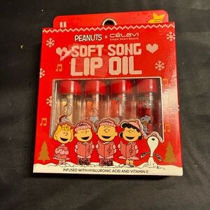 Peanuts x Celavi Soft Song Lip Oil Set